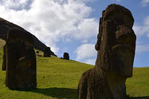 figure moai